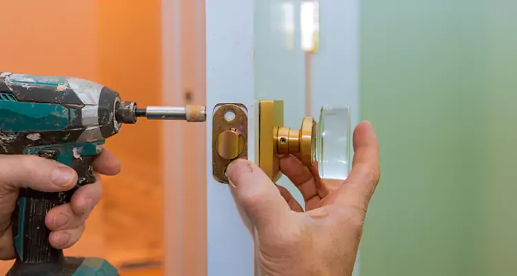 Broken Door Knob Fix in Santa Rosa, CA